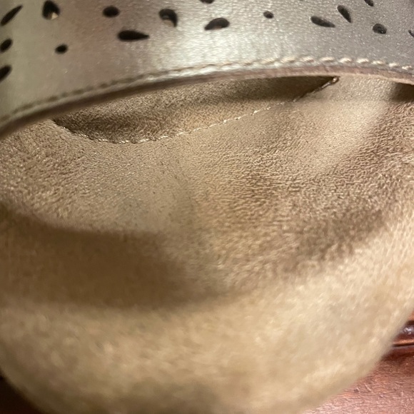 Shoes - Picture 4 of 13